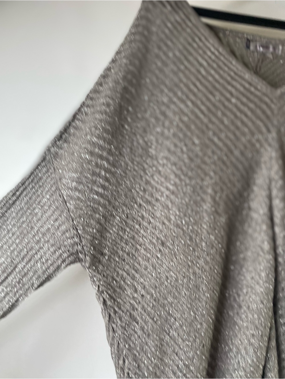 Jennifer Lopez Metallic Gray V-Neck Knit Sweater Oversized - Picture 7 of 8